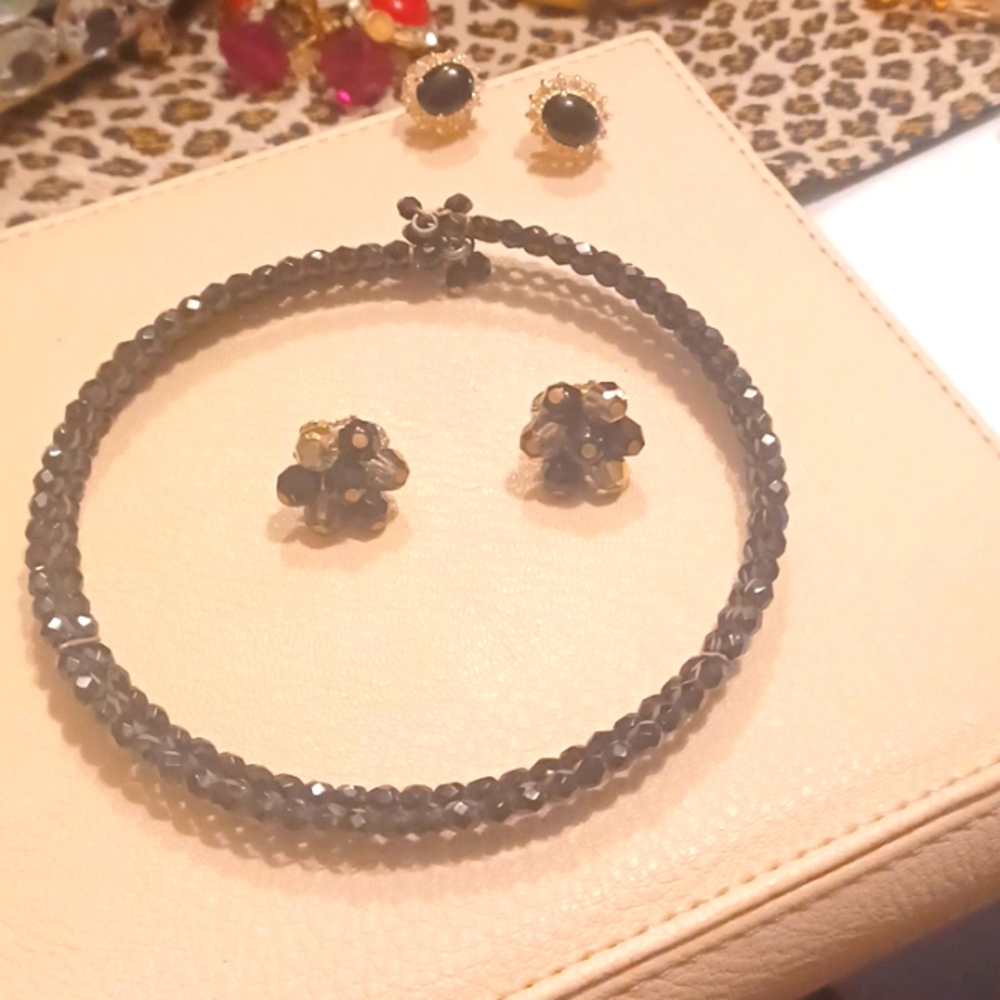 Vintage signed and unsigned necklace with 2 pair of earrings